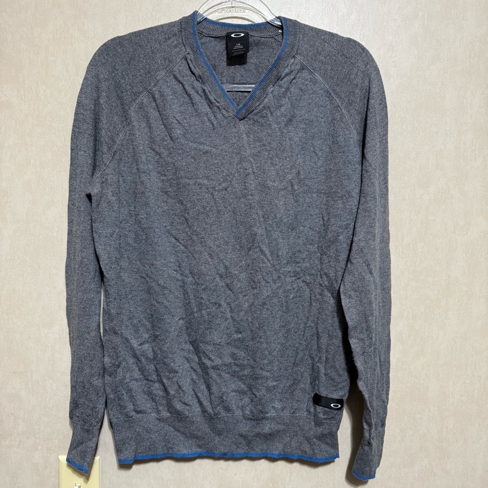Oakley Gray Blue Trim Soft V Neck Sweater